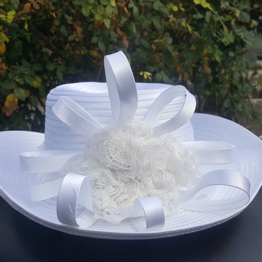 G.M.I WHITE CHURCH HAT